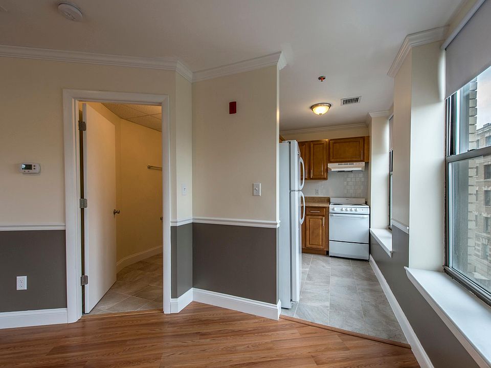 2nd image of 1124 Boylston St #303