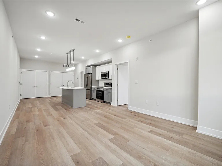 701 N 40th St #6 — Photo 5