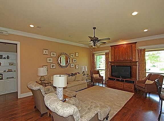 2nd image of 481 Davenport Dr