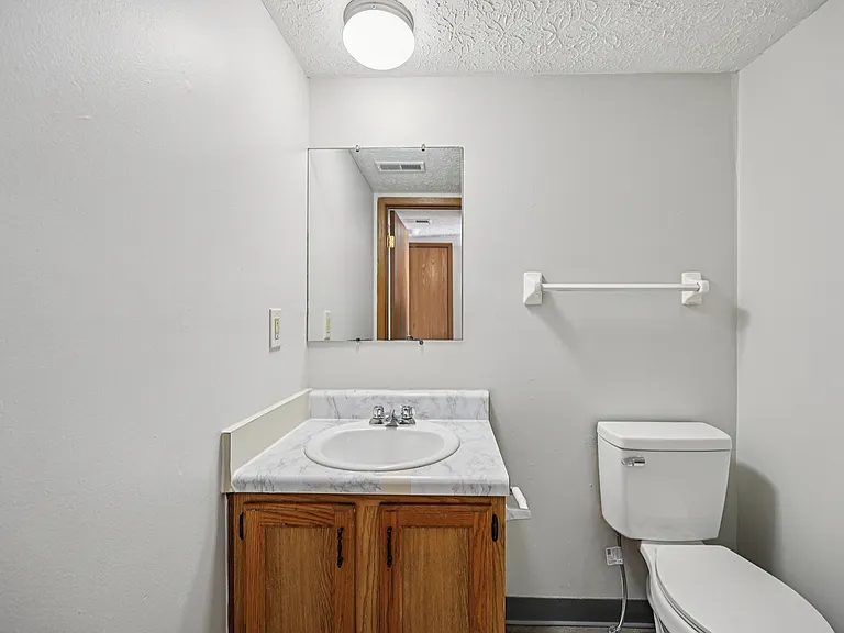 THE WILLOWS APARTMENT COMMUNITY — Photo 18