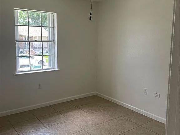 4th image of 2053 Waters Dr