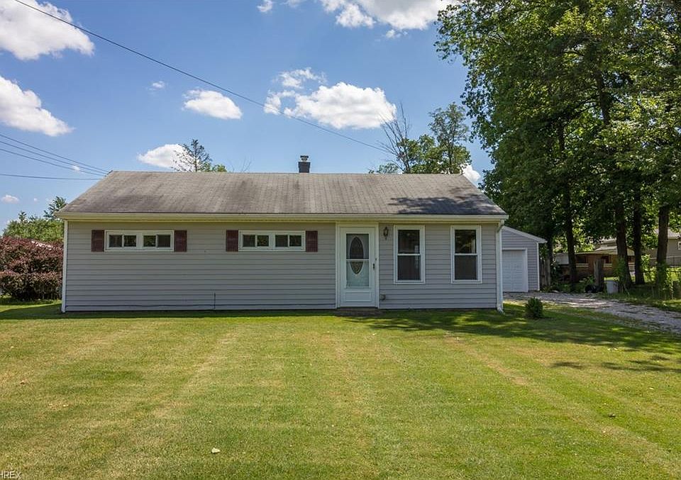 1st image of 3878 Applewood Dr