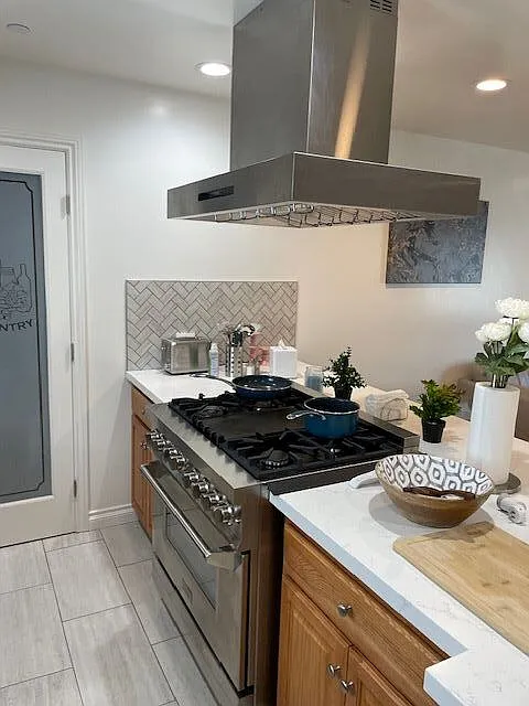 2 bed, 900 sqft, $3,350 — Photo 2