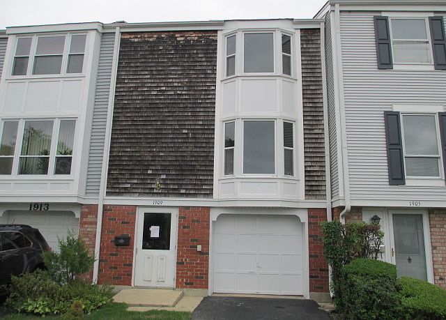 1st image of 1909 Governors Ln
