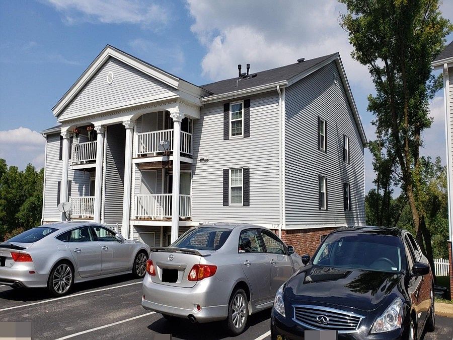 2nd image of 1231 Creve Coeur Crossing Ln APT A
