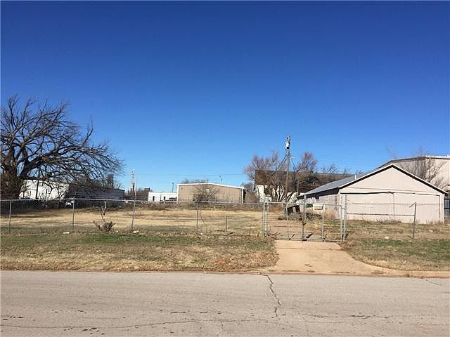 1st image of 529 SE 30th St