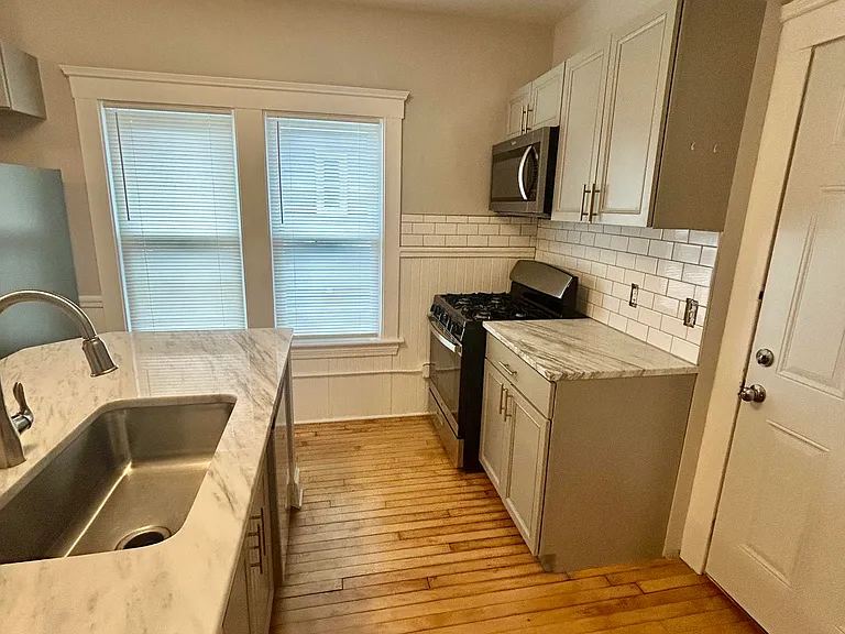2186 W 10th St #3 — Photo 4