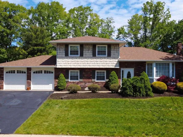 30 Livingston Dr, Howell, NJ 07731