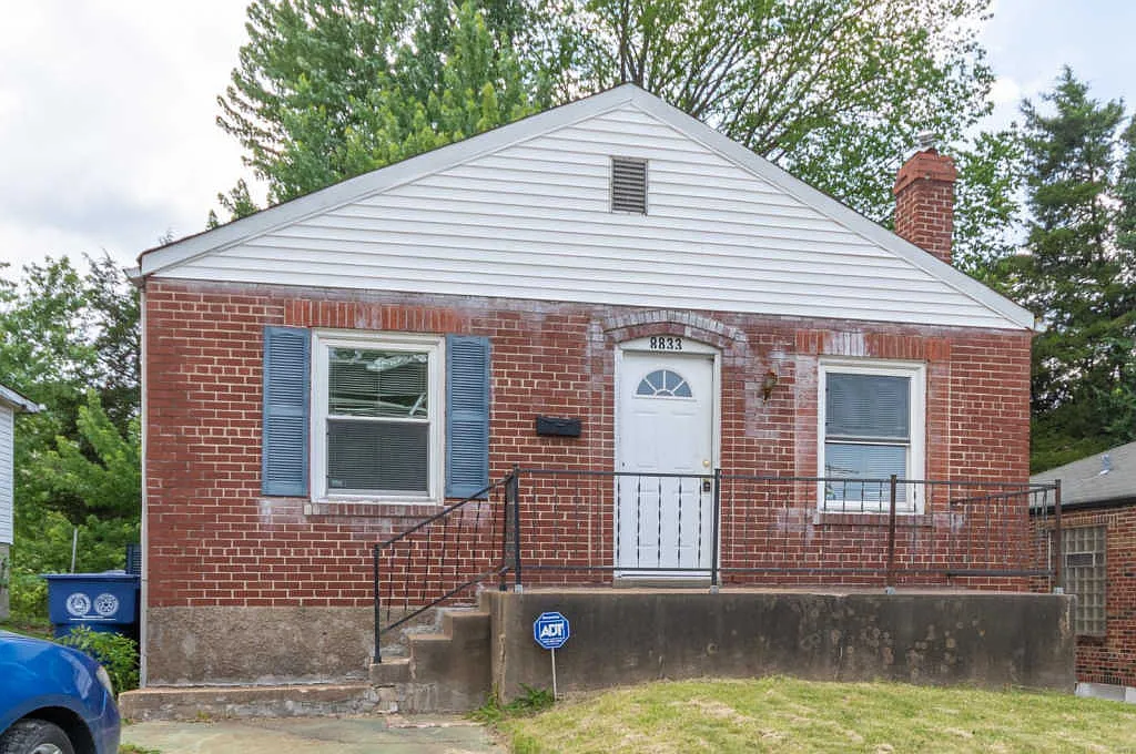 8833 Jordan St photo 1