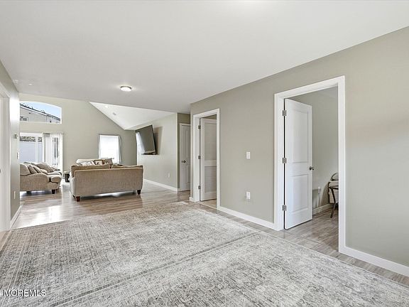 5th image of 350 Jefferson Court