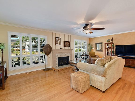 3rd image of 10 Meadowgreen Circle