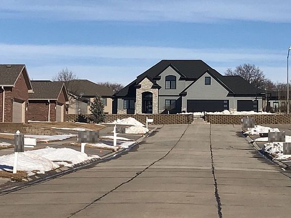 5th image of 714 Thornridge Acres Dr