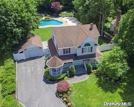 1st image of 211 Holly Lane