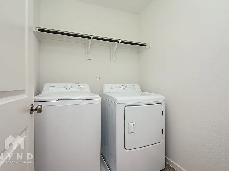 2644 Mistwood Dr — Photo 18