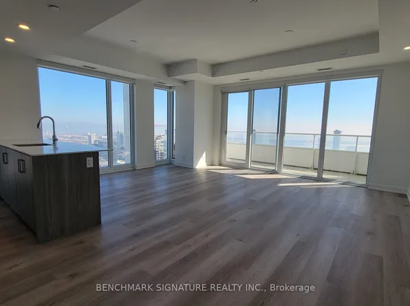 88 Queen St E, Toronto, ON