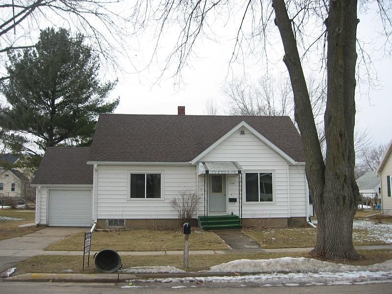 1st image of 1540 East St