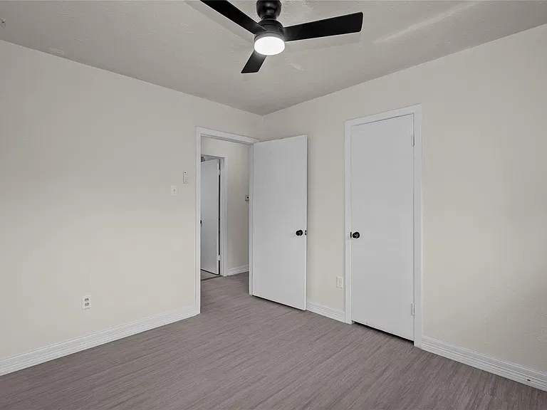 7329 Gleason Rd — Photo 15
