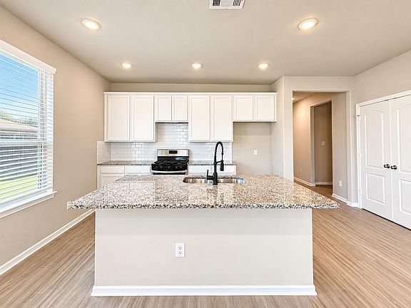 2nd image of 703 Cypress Summit Rd