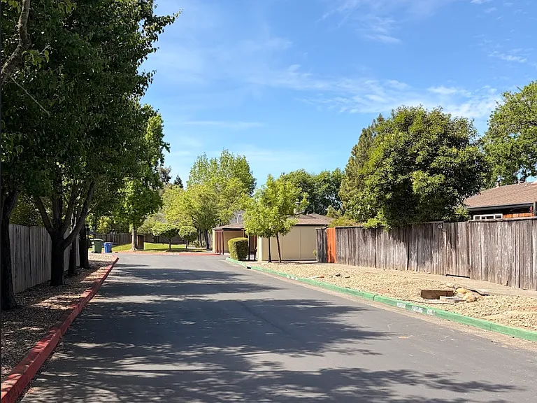 405 Woodbine Way — Photo 11