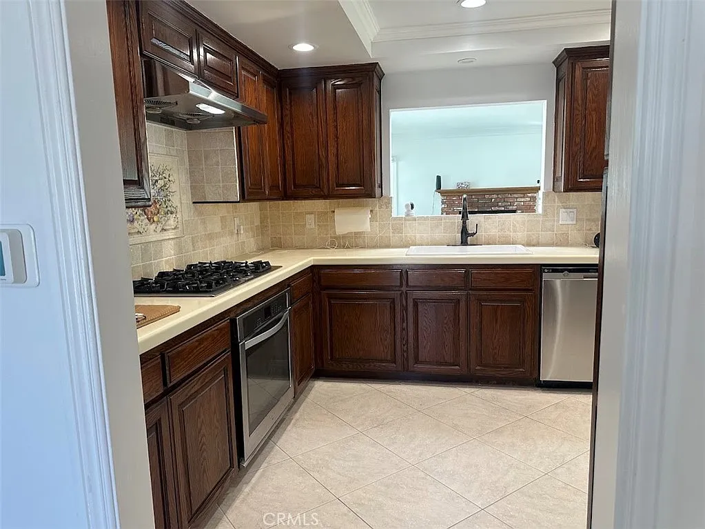 4 bed, 2048 sqft, $5,995 — Photo 4