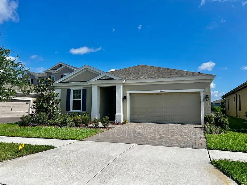 3 bed, 2.0 bath, 2101 sqft, $3,000 — Photo 1