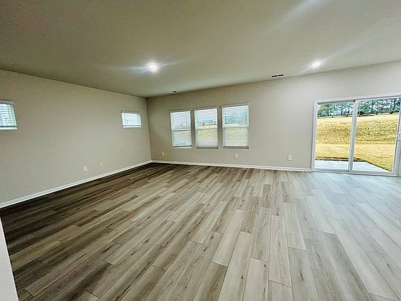 5th image of 677 White Birch Ln