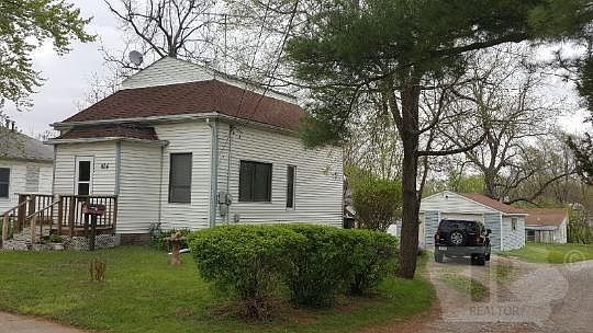 1st image of 924 S D St