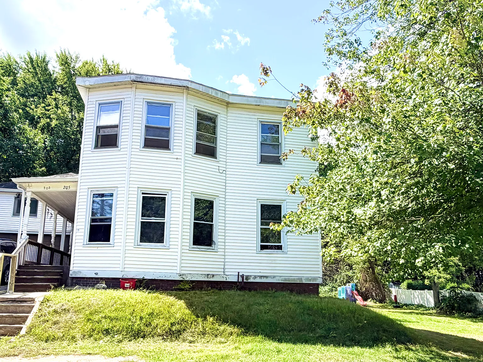 3 bed, 1200 sqft, $1,950 — Photo 1
