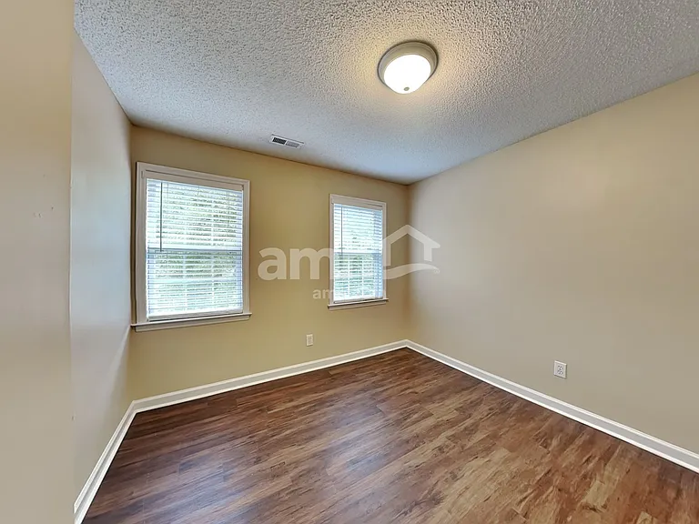 506 Westminster Dr — Photo 13