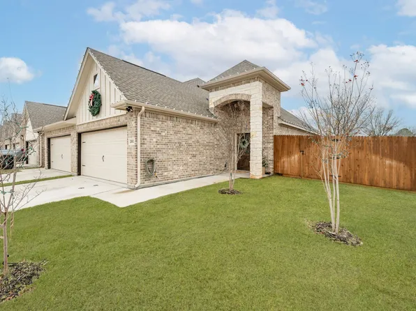 201 Honor Code Pl, Granbury, TX 76049