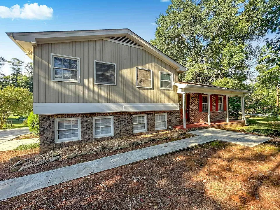 1330 Woodhill Dr