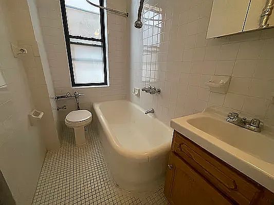 4th image of 41-42 44th St #E