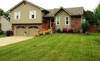 2nd image of 1608 NE Duchess Dr