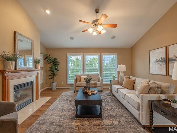 2nd image of 834 Railway Cir