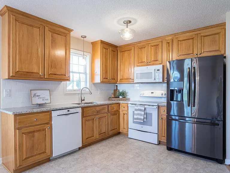 60 Blairwood Dr — Photo 16