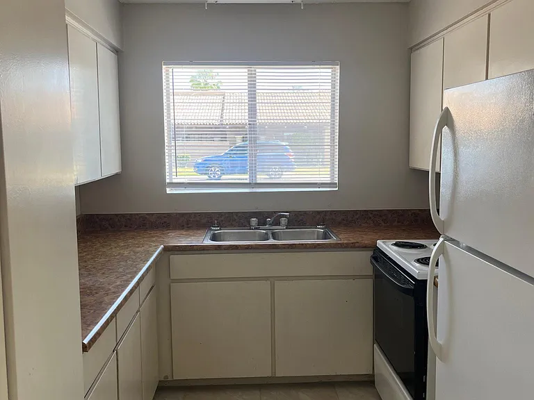 3509 S Avenue A #12 — Photo 1