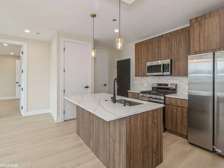 3043 W Irving Park Rd #305 — Photo 8