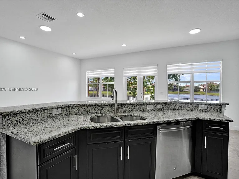 10340 Lake Vista Ct — Photo 42