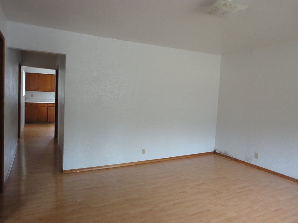 2nd image of 202 Pennsylvania Ave #2