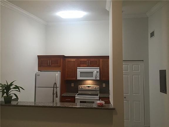4th image of 18310 Mediterranean Blvd #724