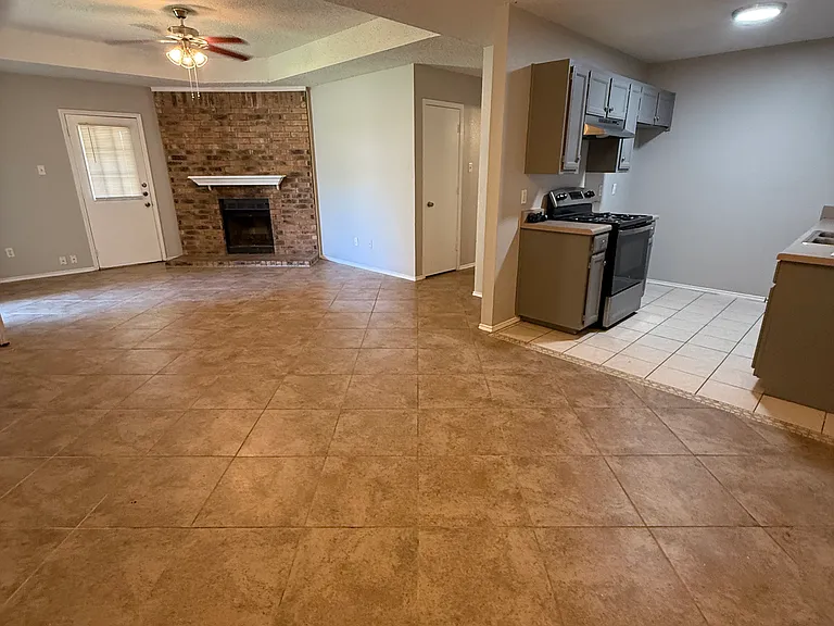 7510 April Ln — Photo 4