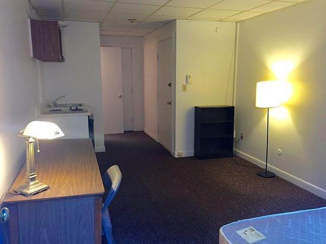 2nd image of 405 Beacon St APT 5R