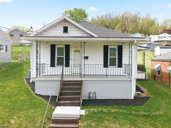 304 Thomas Ave, Nutter Fort, WV 26301