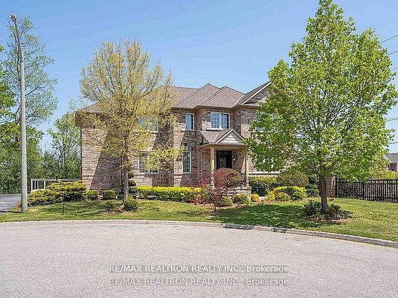 2nd image of 12 Edgevalley Ct