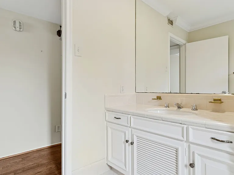 6367 Diamond Head Cir #D — Photo 22
