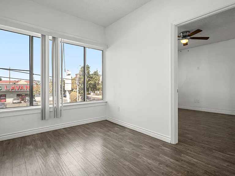 1280 W Jefferson Blvd — Photo 10