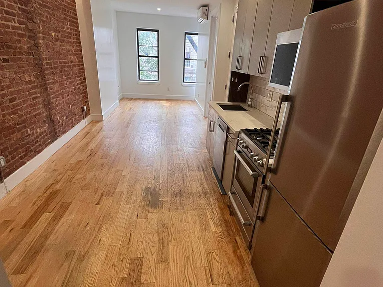 127 Kingston Ave #2R — Photo 3