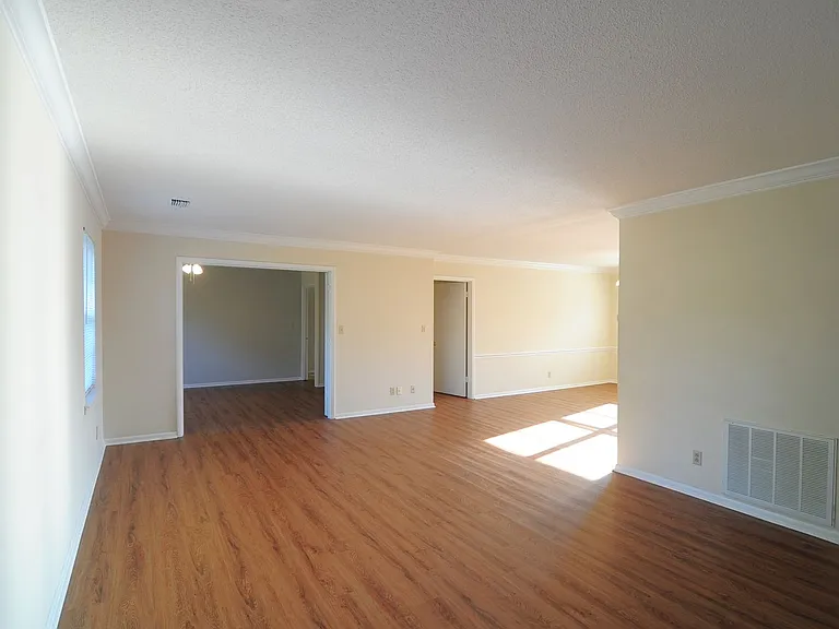 8205 Willowbrook Cir SE #C — Photo 4