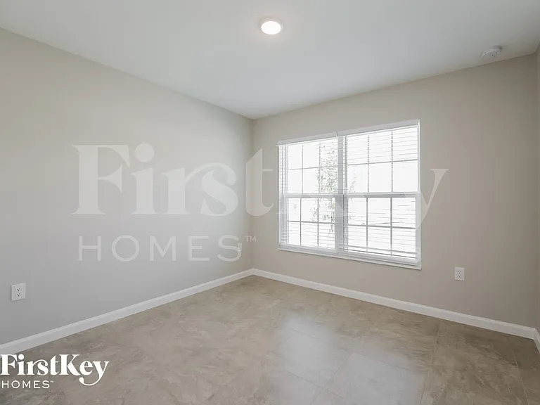 702 Yeager Ct — Photo 12