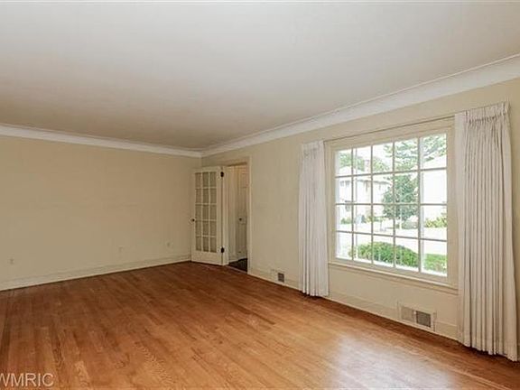 3rd image of 1223 Hillcrest Ave NW